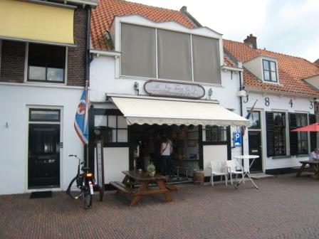 Palingrokerij Aart van Triest & Zn. sinds 1890 aan de haven in Elburg